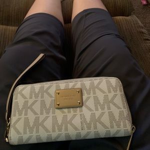 Michael kors wallet